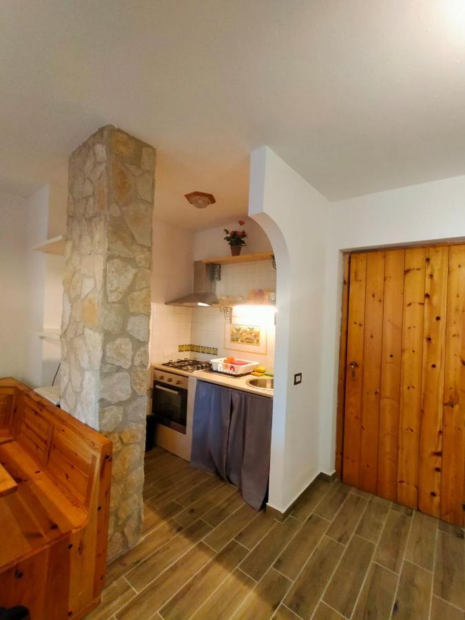 Апартаменти La Pigna Sbarazzina Рокка-ді-Камбіо Екстер'єр фото