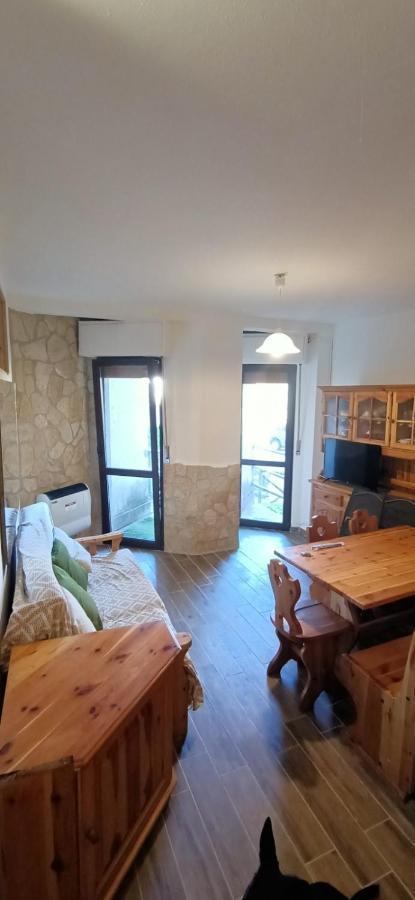 Апартаменти La Pigna Sbarazzina Рокка-ді-Камбіо Екстер'єр фото